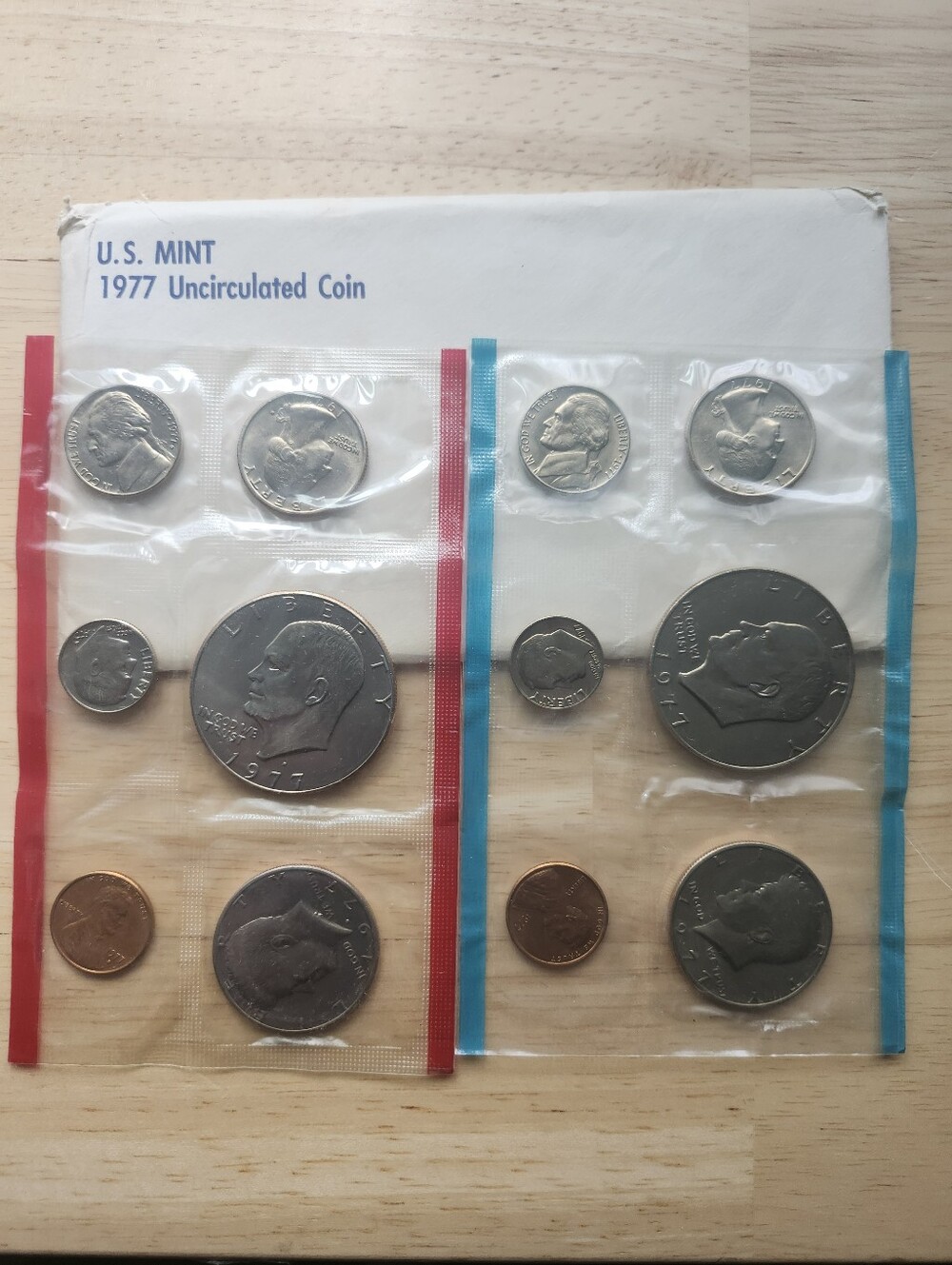 1971,72,77 And 1981 US Mint Uncirculated Coin Sets - Picture 3 of 4